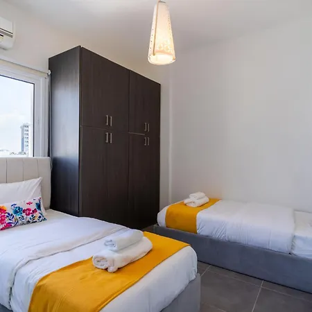 Snobby 2-bedroom شقة *