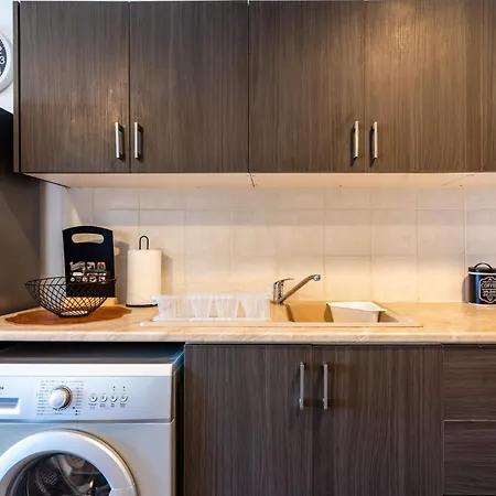 Snobby 2-bedroom Apartment Larnaca